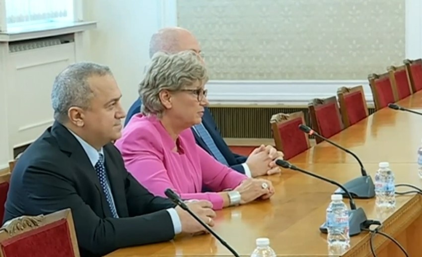 Само чрез взаимодействие между партиите могат да се решават проблемите